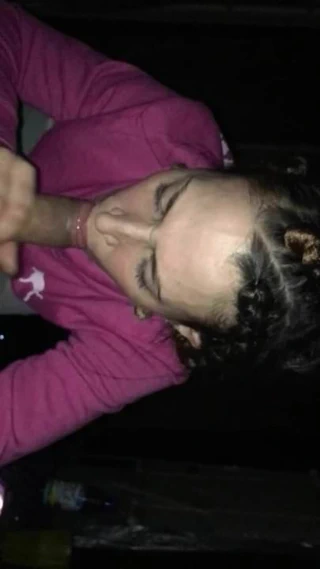 Hamile beyaz kapüşonlu kaltak berbat çük sigara birkaç dolar