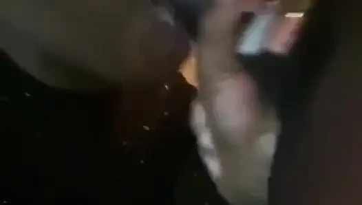 Üvey babam bizimle taşındı ve gece geç saatlerde biraz eğleniyoruz