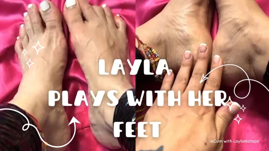 Rubbing my feet and play with my dildo