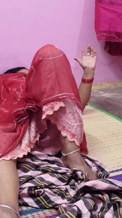 Güzel bir teyze dinlenmeden önce beni seks için davet etti