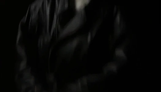 Bana amını gösterme arzusu var ve dudaklarını ayırıyor