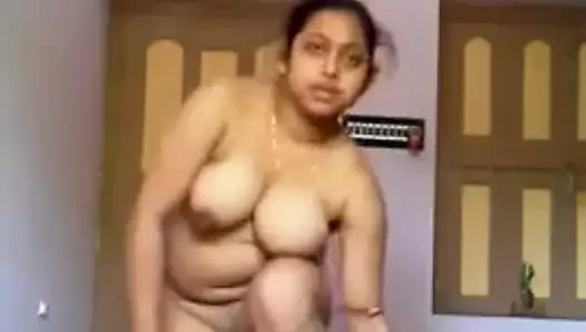 Sıcak Hint kız içinde iyi soyunma