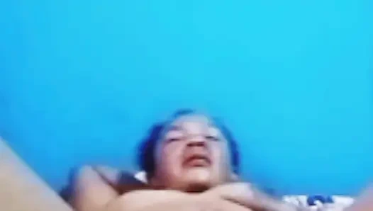 Anne görüntülü görüşmede amını oynuyor, ep6 xxx