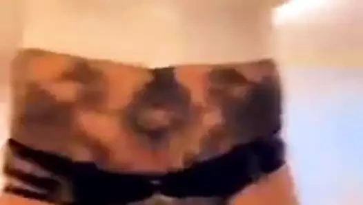 Büyük amcık dudaklar klitoris içinde bot &amp; sahte göğüsler