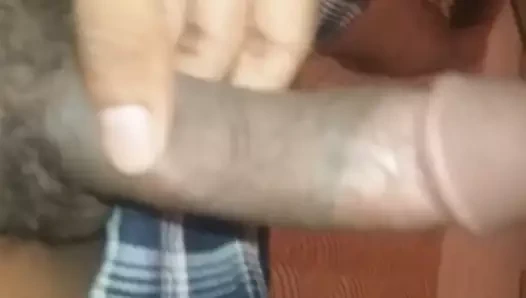 Bombay çocuğu. ...kisko chaye mera lund yorum bolo