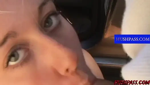 Публичное обнажение на заправке получает Goldie Coxx все накачаны