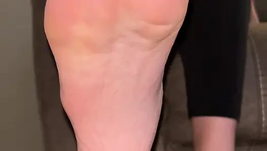 Ayak parmağı halkası ivy'nin ayaklarına aldırıyor