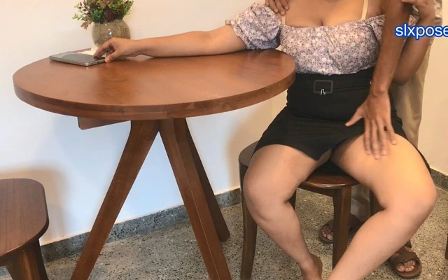 Genç sekreter patronu tarafından bu ofis odasında sert sikişle cezalandırılıyor