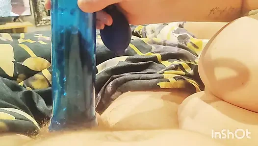 Bir handjob önce bir pompa ile oynamak