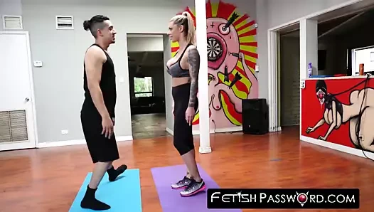 Müstehcen genç tatlı karma rx tamamen büyük horoz tarafından tahrip