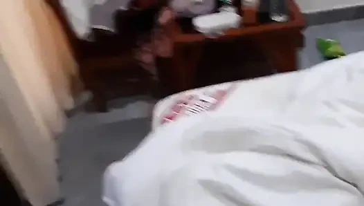 Üniversiteli kız Oyo otelinde derinden sikişiyor