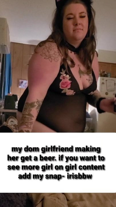 Irisbbw dommie kız arkadaşına bir içki alıyor