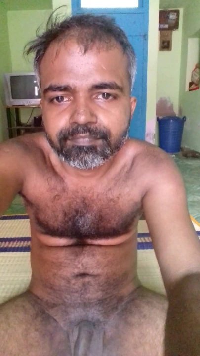 Hintli büyük zenci adam tek başına mastürbasyon yapıyor kısa video 95