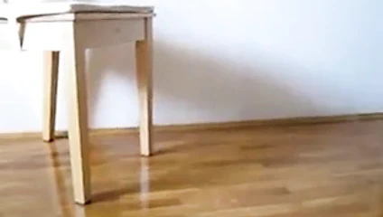 Bacaklar ve siyah ayakkabılar