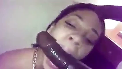 siyah piliç veren özensiz kafa