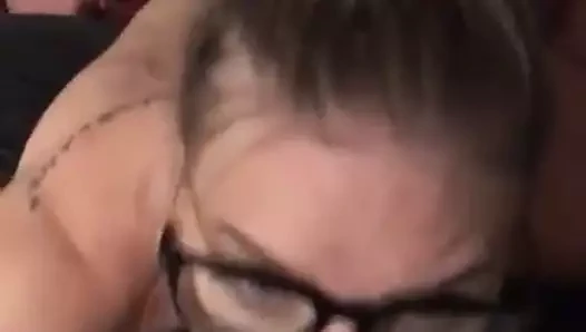 Kanepede iki adam hoş