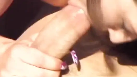 Милую французскую крошку забрызгали кончой после траха на улице