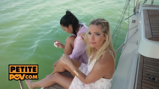 BFFS Candee Licious ve Black Angel lezboya gidiyor ve sonra sizden katılmanızı istiyor