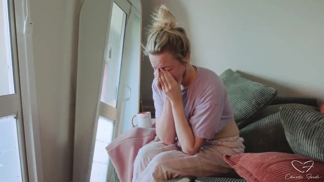 Charlie Forde, Nick Strokes ile tatil için evde değil