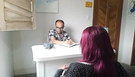 Büyük göğüsleri ve götüyle ateşli bir röportaj