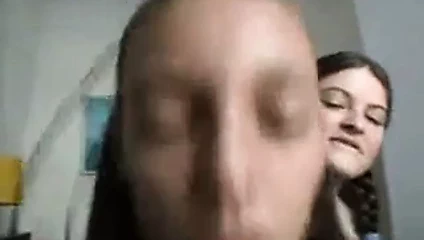 Üç dik kızlar bir şanslı adam