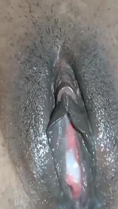 "Hintli kadın sert sikişiyor ve amcık fışkırtıyor" dan güçlü an