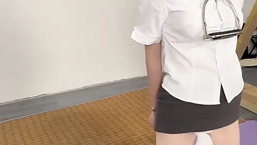 An Office Lady, After Work, Secretly Asks Her Host for a Job Appointment Behind Her Boyfriend's Back