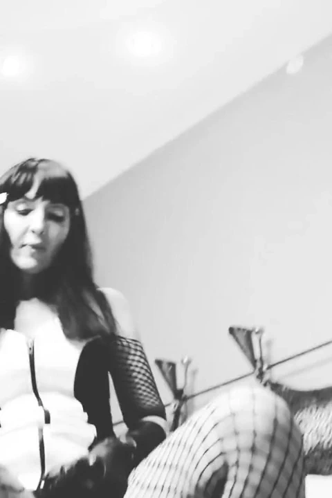 Yalnız sahibe bdsm takma yarak büyük zenci yarağı lateks orta yaşlı seksi kadın siyah beyaz