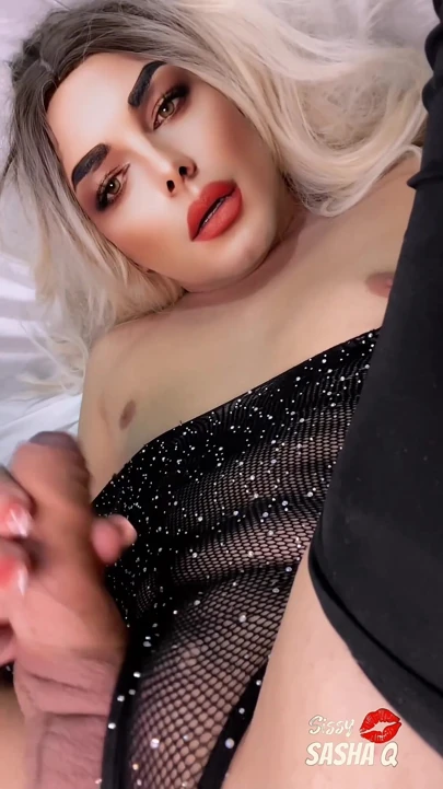 Travestiler kendi ağızlarına boşalıyor