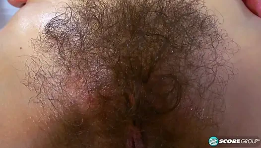 Vanessa y.'nin göğüsleri ve çalısı var