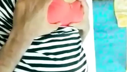 Hint teyzenin kedi gizli sevgilisi tarafından yaladı