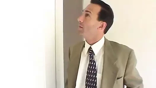 Bu sürtük bu adama kirasını nasıl ödeyeceklerini biliyor