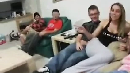 Porno yıldızı yurt odamı ziyaret ediyor