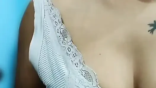 THARKI DESI RANDIYAN - BÖLÜM 03 : HINTLI SÜRTÜK PRIYA AZDıRDıKTAN SONRA BÜYÜK GÖĞÜSLERINI ILK KEZ CANLı ŞOVDA DÜNYAYA GÖSTERIYOR
