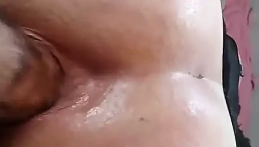 Her iki delik de yumruklu