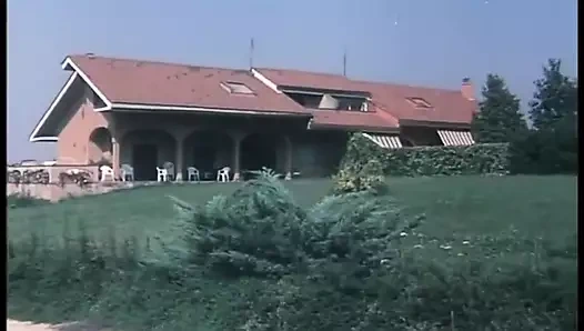 Bebek Pozzi için anal ve lezbiyen deneyimi ile grup seks