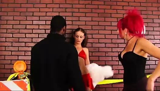 Haley Young ve Raven Black ile ırklararası video