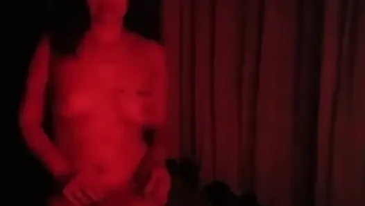 Seni düşünerek kendime dokunuyorum