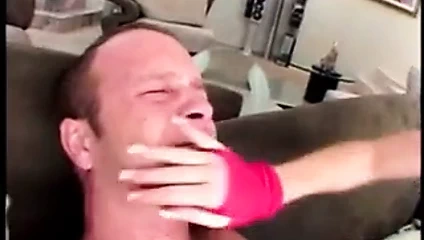 Eğlence yok: kendi boşalmanı yutmak