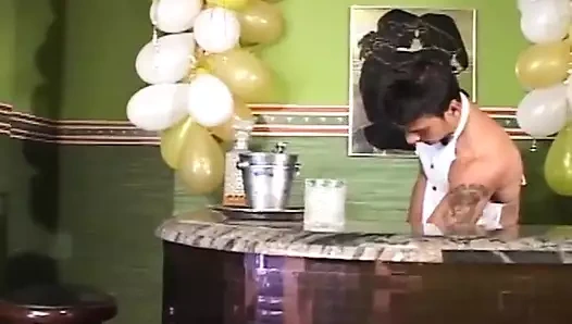 Sürtük twink heyecanlı eşcinsel üçlü grup sekste sert anal sikişiyor