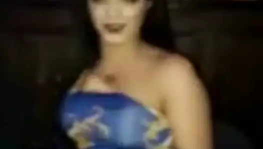 güzel bir arap dansı