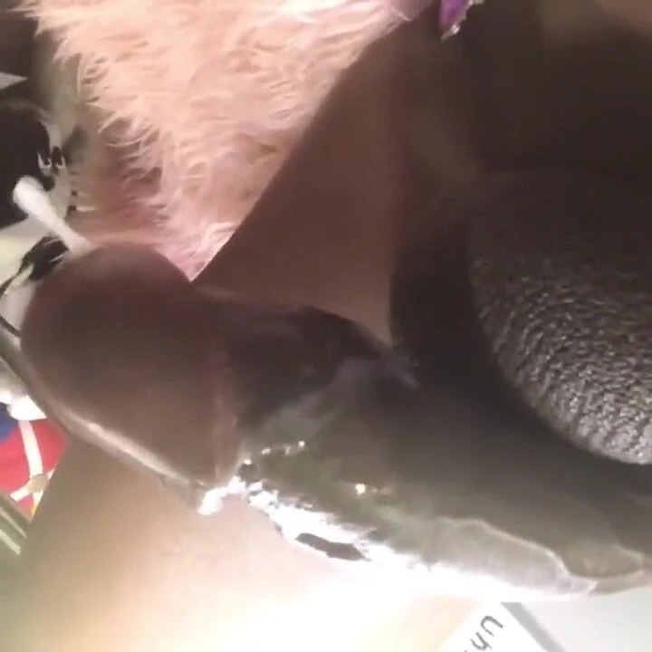 Chaturbate 12 dildo üzerinde boşalma