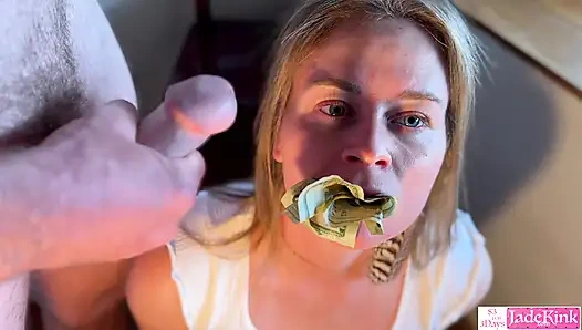 Amına doldurulmuş yirmi dolarlık fatura, elle muamele ve yüze boşalma