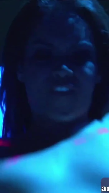 Захватывающий момент из "Возбужденная латина получает большой пенис в пизду"