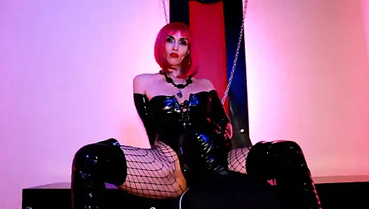 Ateşli pembe saçlı sahibe eva lateks dominatrix kadın egemenliği bdsm amcık yalama lastik köle sapık çizmeler