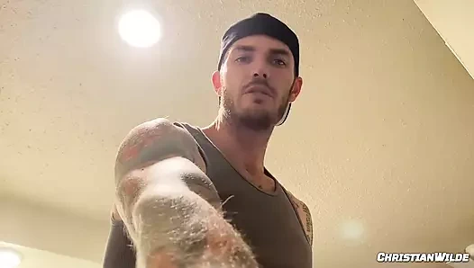 Christianwilde: Christian Wilde güçlü yarağını yatıştırmak için elleriyle oynuyor