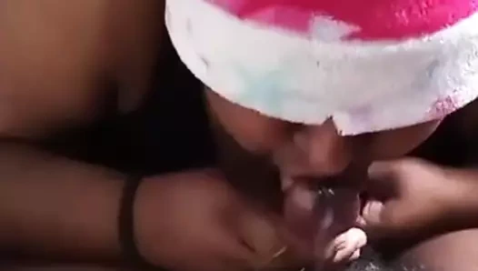 Sri Lankalı evli kadın sakso çekiyor