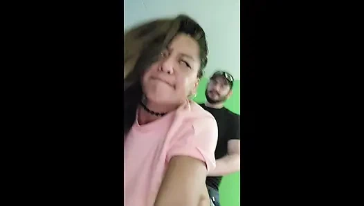 Adalı sürtük eski erkek arkadaşını otelde sikiyor ve kocası onu arıyor