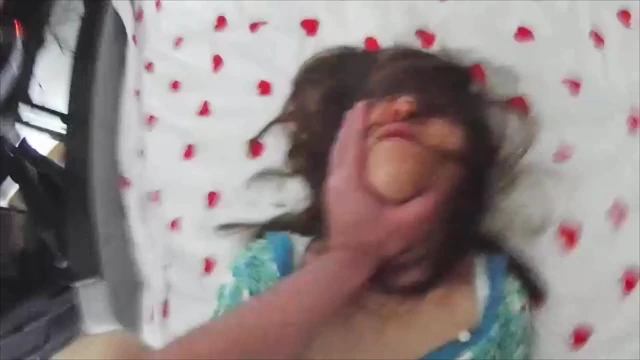 Ben işteyken arkadaş ve evli kadın sikişiyor. Gerçek aldatma