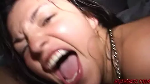 Alicia, bu azgın frat çocuklar için kıçından vazgeçiyor